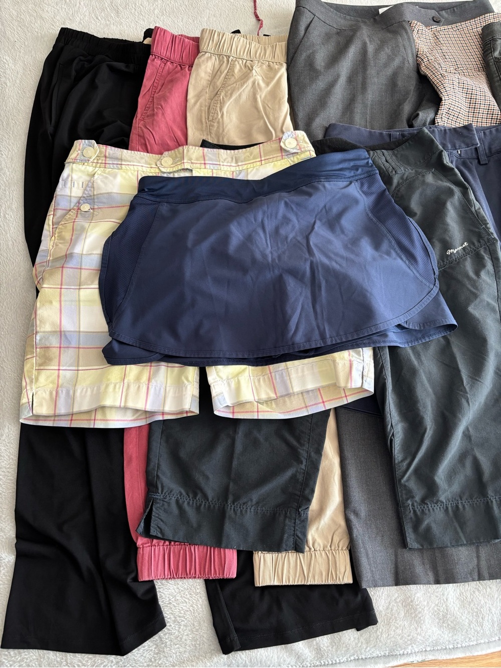 Women's Medium Clothing Bundle 20 Tops & Bottoms Mixed Lot EUC